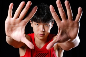 媒体人:杨瀚森防挡拆的选择还是会比较纠结 容易导致犯规  媒体人:杨瀚森防挡拆的选择还是会比较纠结 容易导致犯规 