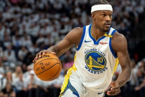 科尔:巴特勒昨天做了脚踝核磁共振检查 结果很正常我们并不担心 科尔:巴特勒昨天做了脚踝核磁共振检查 结果很正常我们并不担心