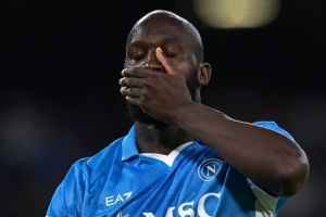 意媒:卢卡库谴责部分家人的勒索行为,致父亲葬礼无法按计划举行 意媒:卢卡库谴责部分家人的勒索行为,致父亲葬礼无法按计划举行