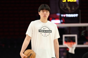 媒体人:杨瀚森适合搭配首发好好打 乱流突进容易跑砸 媒体人:杨瀚森适合搭配首发好好打 乱流突进容易跑砸