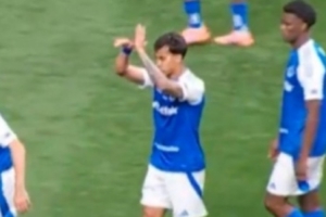 不满裁判!尤文旧将若热对裁判做“戴手铐”手势,随后被红牌罚下 不满裁判!尤文旧将若热对裁判做“戴手铐”手势,随后被红牌罚下