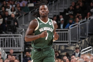 Shams:雄鹿已经裁掉了克里斯-利文斯顿 Shams:雄鹿已经裁掉了克里斯-利文斯顿