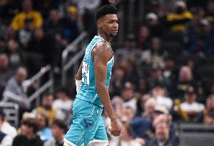 填满数据栏!布兰登-米勒16中7 拿下21分2板6助3断1帽 正负值+19 填满数据栏!布兰登-米勒16中7 拿下21分2板6助3断1帽 正负值+19