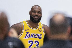 坐骨神经痛!Shams:詹姆斯将耐心恢复 计划11月中旬复出 坐骨神经痛!Shams:詹姆斯将耐心恢复 计划11月中旬复出