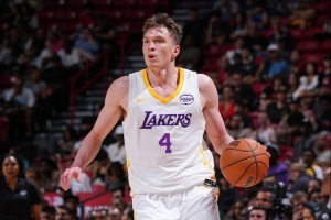 媒体人:独行侠巨人阵外线防守覆盖差 克内克特人见人欺没啥水平 媒体人:独行侠巨人阵外线防守覆盖差 克内克特人见人欺没啥水平