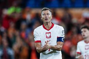 评论员:莱万带伤上场是因为想参加世界杯,这可能是最后一次机会 评论员:莱万带伤上场是因为想参加世界杯,这可能是最后一次机会