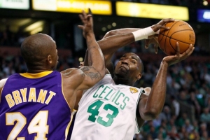 帕金斯:10年我不伤我们能赢湖人 那轮每场都是篮板更多的队赢了 帕金斯:10年我不伤我们能赢湖人 那轮每场都是篮板更多的队赢了