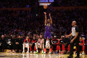 海斯谈文森特爆发：他在训练营就很出色 我喜欢搭档这种后卫