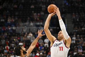 我们有射手了!大洛佩斯三分5中4 射落16分另4板1断1帽&正负值+26 我们有射手了!大洛佩斯三分5中4 射落16分另4板1断1帽&正负值+26