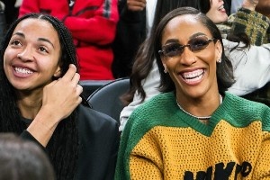 在咱们的地盘!阿贾-威尔逊等王牌球员观看赌城湖人VS独行侠比赛 在咱们的地盘!阿贾-威尔逊等王牌球员观看赌城湖人VS独行侠比赛