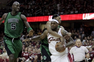 詹姆斯&皮尔斯会和解吗?帕金斯:不好说 若你惹了詹姆斯他很记仇 詹姆斯&皮尔斯会和解吗?帕金斯:不好说 若你惹了詹姆斯他很记仇