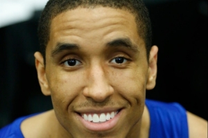 媒体人:布罗格登觉得最多只能拿底薪没必要 和罗伊一样生涯过短 媒体人:布罗格登觉得最多只能拿底薪没必要 和罗伊一样生涯过短