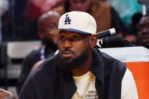 纪录终结?记者:詹姆斯的赛季出战场次可能不足以入选最佳阵容了 纪录终结?记者:詹姆斯的赛季出战场次可能不足以入选最佳阵容了