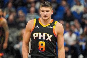 太阳主帅:杰伦-格林缺阵期间 格雷森-阿伦顶替他出任先发 太阳主帅:杰伦-格林缺阵期间 格雷森-阿伦顶替他出任先发