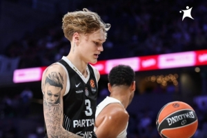 穆里宁欧冠首秀出场3分钟没得分!此前联赛两场分别拿到7分&6分! 穆里宁欧冠首秀出场3分钟没得分!此前联赛两场分别拿到7分&6分!