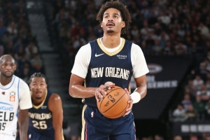 中规中矩!普尔半场18分钟 9中4&三分5中1拿到14分 中规中矩!普尔半场18分钟 9中4&三分5中1拿到14分