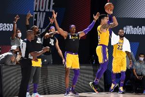 铁林:我效力的湖人进攻水平一般 接球就跟接到手榴弹必须马上投 铁林:我效力的湖人进攻水平一般 接球就跟接到手榴弹必须马上投