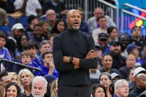 莫斯利谈收官战:适当延长球员出场时间是为了观察状态储备体能 莫斯利谈收官战:适当延长球员出场时间是为了观察状态储备体能