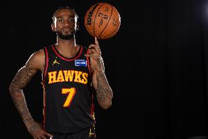 外线不太准!亚历山大-沃克15中6&三分7中1砍下17分2篮板2助攻 外线不太准!亚历山大-沃克15中6&三分7中1砍下17分2篮板2助攻