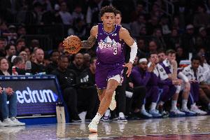 进攻状态不错!基昂特-乔治半场7中5&3罚3中拿到两队最高14分 进攻状态不错!基昂特-乔治半场7中5&3罚3中拿到两队最高14分