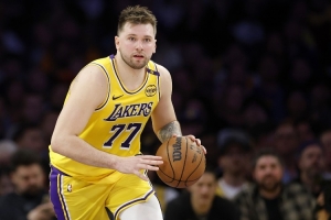 阿里纳斯:新赛季东契奇可能场均三双 他肯定会成得分王 阿里纳斯:新赛季东契奇可能场均三双 他肯定会成得分王