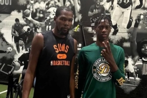 迪班萨:我最喜欢的球员是KD 他本应等我进联盟后去我所在的球队 迪班萨:我最喜欢的球员是KD 他本应等我进联盟后去我所在的球队