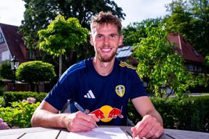 斯塔赫:纳帅尚未明确告知他需要我踢6号位,但这个位置我也能踢 斯塔赫:纳帅尚未明确告知他需要我踢6号位,但这个位置我也能踢