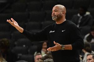 比克斯塔夫:看到球员找到比赛节奏感觉很棒 杜伦表现很出色 比克斯塔夫:看到球员找到比赛节奏感觉很棒 杜伦表现很出色