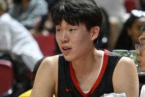 媒体人:在罗威回归之前 杨瀚森基本已占据了第一替补中锋的位置 媒体人:在罗威回归之前 杨瀚森基本已占据了第一替补中锋的位置