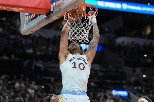 队记:索汉昨日对抗赛中扭伤了左手腕 进入每日观察&将缺席揭幕战 队记:索汉昨日对抗赛中扭伤了左手腕 进入每日观察&将缺席揭幕战