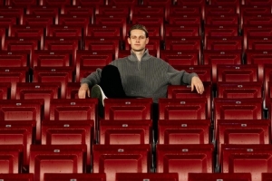 续约!德容社媒晒在诺坎普照片:不仅是俱乐部,更是大家庭 续约!德容社媒晒在诺坎普照片:不仅是俱乐部,更是大家庭