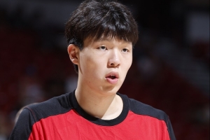 媒体人:杨瀚森很多的防守坏习惯都是在CBA和青年队养成的 赶紧改 媒体人:杨瀚森很多的防守坏习惯都是在CBA和青年队养成的 赶紧改