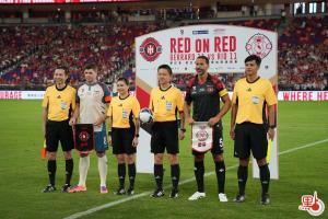 杰拉德PK费迪南德!传奇赛利物浦4-2曼联 里瑟破门萨哈双响难救主 杰拉德PK费迪南德!传奇赛利物浦4-2曼联 里瑟破门萨哈双响难救主