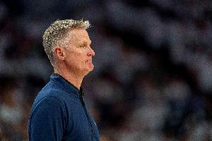 科尔:在12年的执教生涯里我一直都很幸运 很喜欢现在的阵容 科尔:在12年的执教生涯里我一直都很幸运 很喜欢现在的阵容