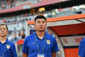 记者:泰山中场缺乏真正的传球手,禁区内的终结也并不理想 记者:泰山中场缺乏真正的传球手,禁区内的终结也并不理想