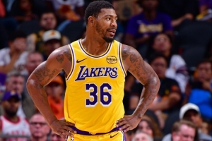 4次抢断!雷迪克谈斯玛特:他做好了投篮准备 防守端很积极 4次抢断!雷迪克谈斯玛特:他做好了投篮准备 防守端很积极