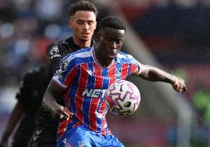 谁出手?天空:格伊1月可与海外球队签预合同 不排除红军重启计划 谁出手?天空:格伊1月可与海外球队签预合同 不排除红军重启计划