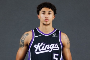 表现可以!24号秀克利福德首节4中3拿到7分2助1断 表现可以!24号秀克利福德首节4中3拿到7分2助1断