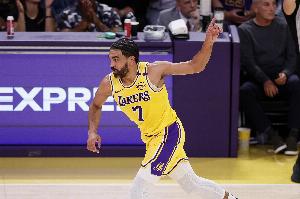 雷迪克:文森特在东契奇&小里身边有很多机会 他很适合打首发 雷迪克:文森特在东契奇&小里身边有很多机会 他很适合打首发