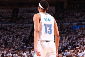 末节独得13分主导逆转!吉昂:拼尽全力去打 整个季前赛都是这样 末节独得13分主导逆转!吉昂:拼尽全力去打 整个季前赛都是这样