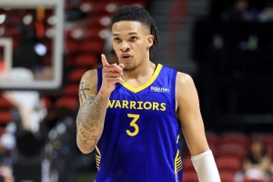 理查德:我必须跟上勇士老将们的节奏 因为别人不会等你的 理查德:我必须跟上勇士老将们的节奏 因为别人不会等你的