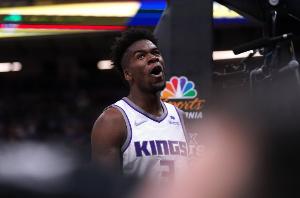 国王记者:球队已裁掉特伦斯-戴维斯 阵容名单缩减至18人 国王记者:球队已裁掉特伦斯-戴维斯 阵容名单缩减至18人