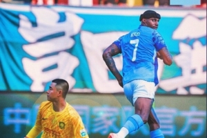 185次传球和134次成功传球,是新鹏城中超赢球场次中最少 185次传球和134次成功传球,是新鹏城中超赢球场次中最少