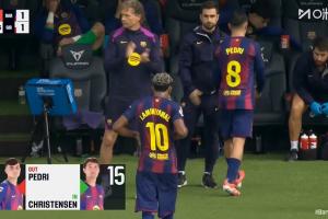 比赛第63分钟,亚马尔、佩德里被巴德吉和克里斯滕森换下 比赛第63分钟,亚马尔、佩德里被巴德吉和克里斯滕森换下