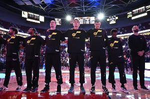 上赛季是爵士队史首次单赛季60+负!其余各队都有单赛季60+负历史 上赛季是爵士队史首次单赛季60+负!其余各队都有单赛季60+负历史