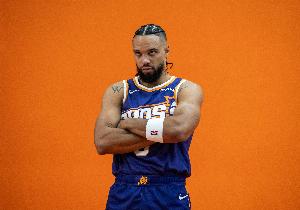 狄龙to奥特教练:告诉记者我们训练有多拼 我头都被撞破了 狄龙to奥特教练:告诉记者我们训练有多拼 我头都被撞破了