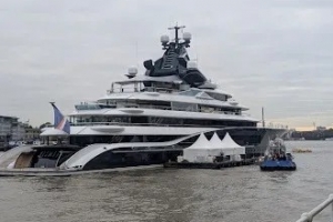 身价110亿镑!太阳报:富勒姆老板3.4亿镑游艇被发现停在泰晤士河 身价110亿镑!太阳报:富勒姆老板3.4亿镑游艇被发现停在泰晤士河