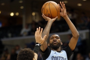 灰熊官方:球队已签下德容-雅罗 并裁掉劳森-洛夫林 灰熊官方:球队已签下德容-雅罗 并裁掉劳森-洛夫林