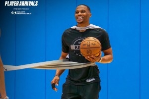 新援就位!威少现身萨克拉门托训练馆 国王生涯新篇章开启 新援就位!威少现身萨克拉门托训练馆 国王生涯新篇章开启