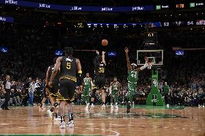 库里谈新规:我之前对那些担心命中率不敢投超远压哨的人大喊大叫 库里谈新规:我之前对那些担心命中率不敢投超远压哨的人大喊大叫